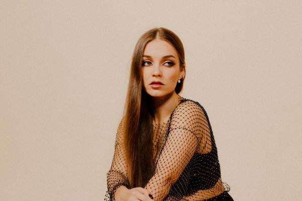 10 Astuces Incontournables pour Assortir avec Éclat Vos Bottines en Cuir à Vos Robes d'Hiver Chic